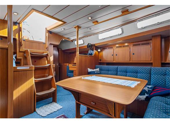 2025-11/2-hallberg-rassy-in