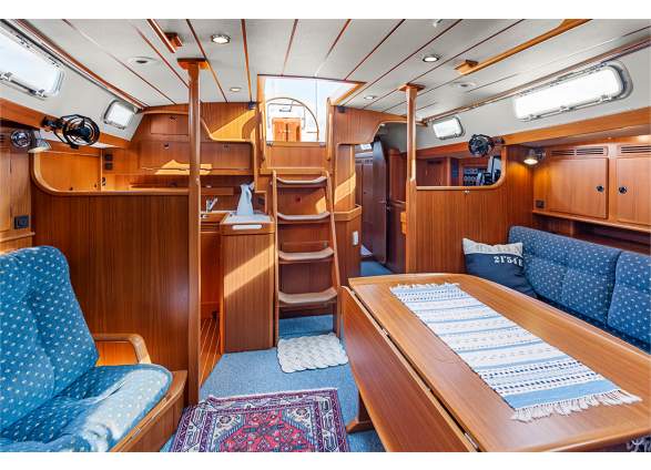 2025-11/8-hallberg-rassy-in