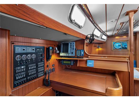 2025-11/9-hallberg-rassy-in